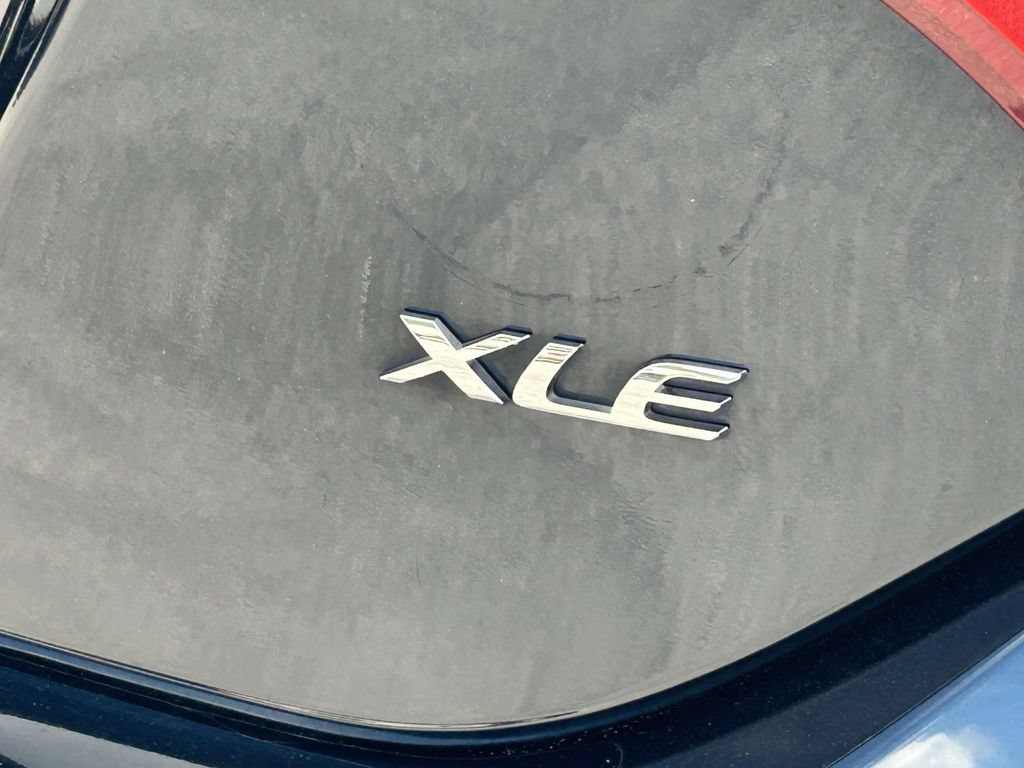 Used 2018 Toyota Corolla XLE FWD image 11