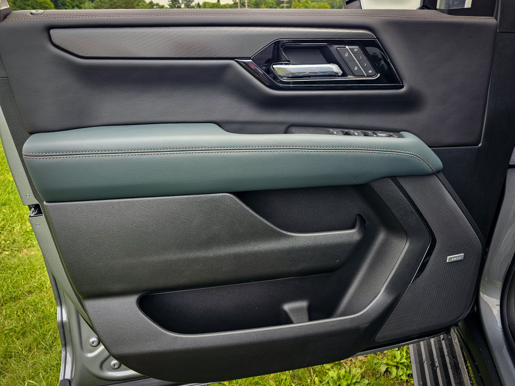 New 2026 GMC Yukon XL AT4 w/ AT4 Premium Plus Package AWD/4WD image 10