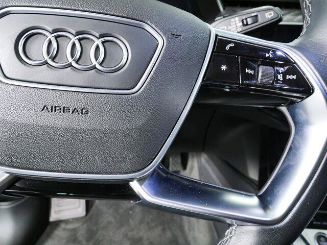 Used 2023 Audi e-tron Premium Plus w/ Premium Plus Package AWD/4WD image 11