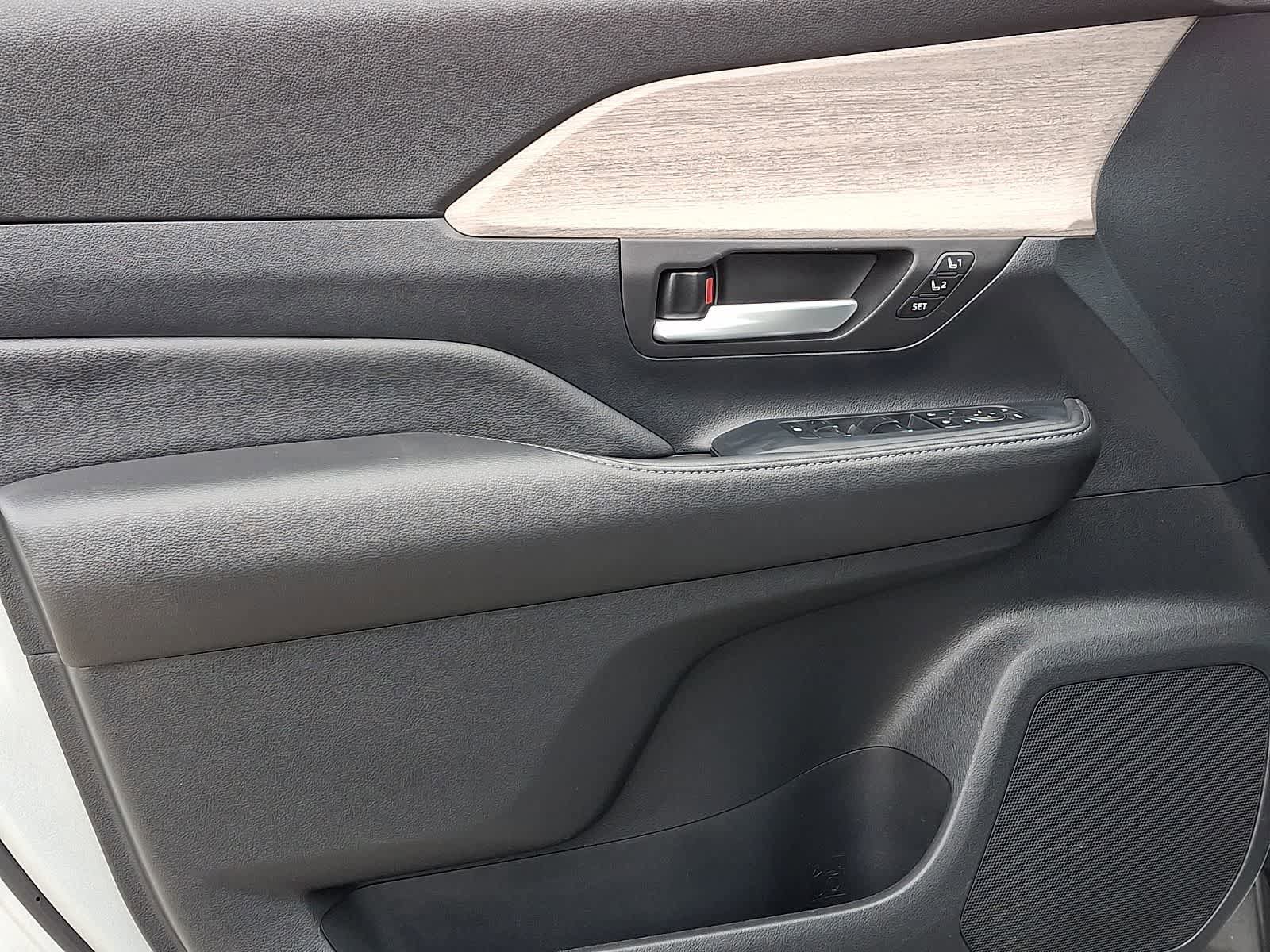 Certified 2024 Toyota Grand Highlander AWD image 15
