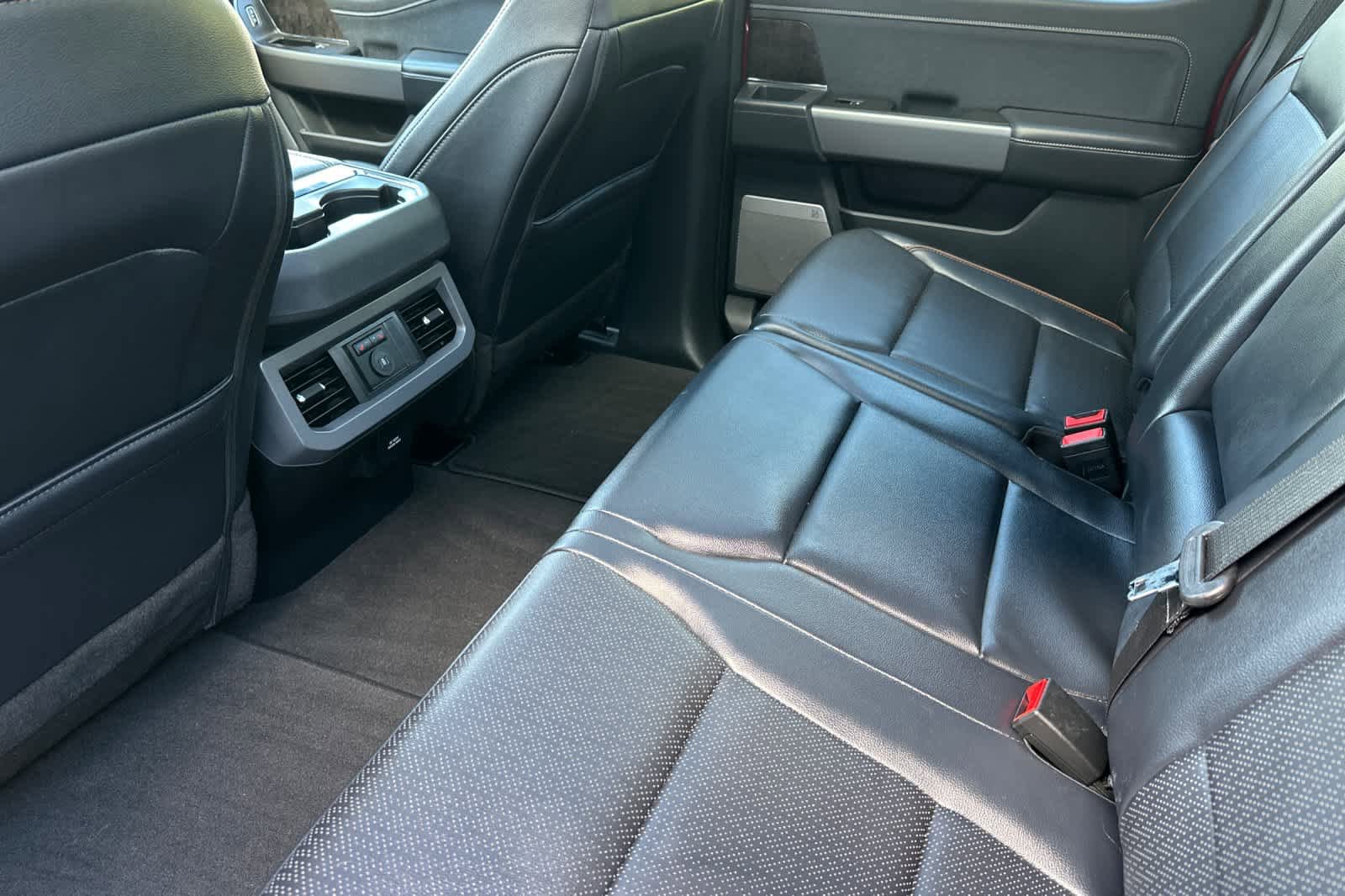 Certified 2025 Ford F350 Lariat w/ Lariat Ultimate Package AWD/4WD image 4