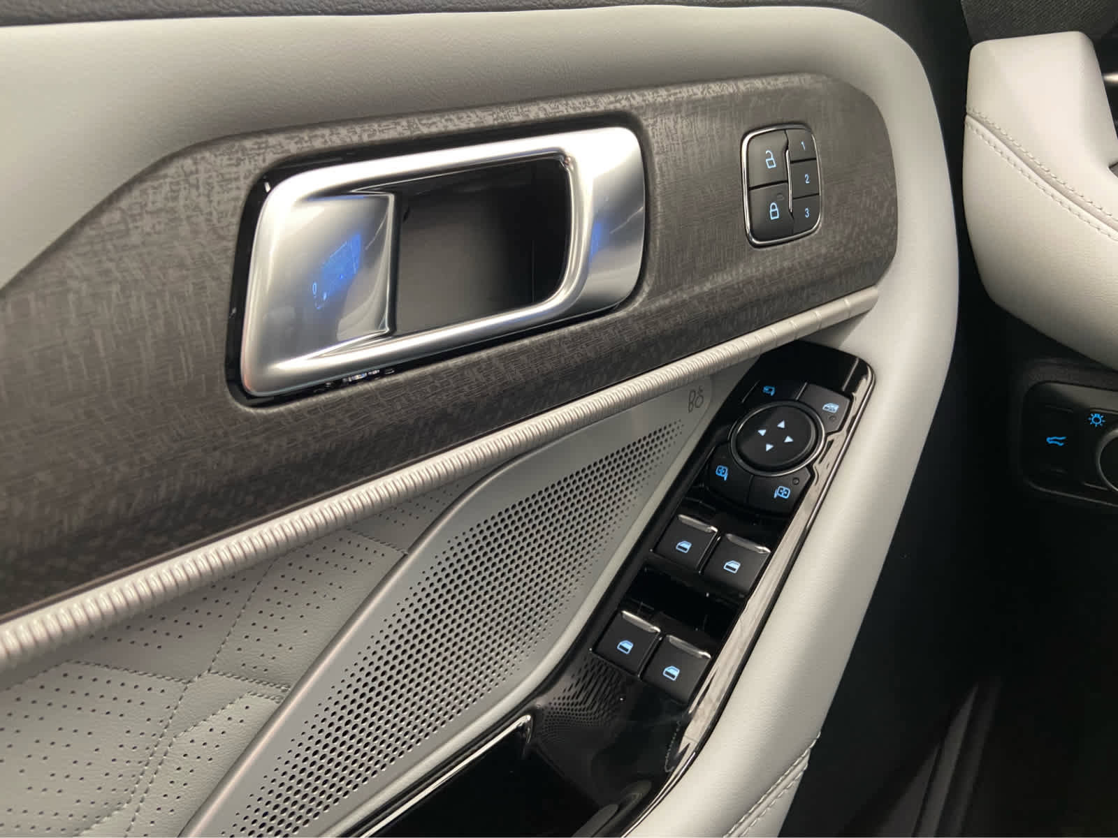 New 2026 Ford Explorer Platinum w/ LUX Leather Package image 40