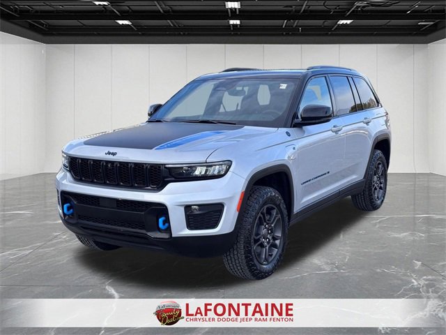 Used 2024 Jeep Grand Cherokee Trailhawk image 1