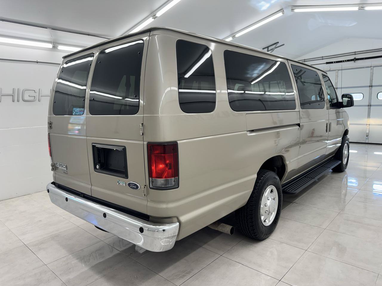 Used 2012 Ford E-350 and Econoline 350 XLT RWD image 4