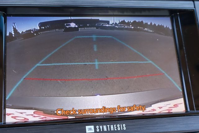 Used 2013 Toyota Avalon Limited w/ Technology Pkg FWD image 27