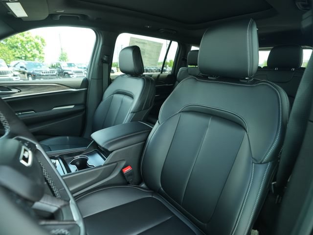 New 2026 Jeep Grand Cherokee L Limited w/ Limited Altitude Package AWD/4WD image 41