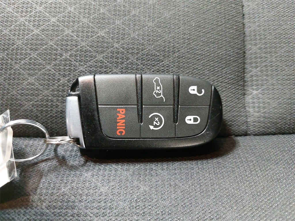 Used 2019 Jeep Grand Cherokee Laredo image 39