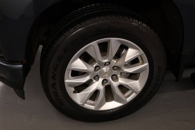 Used 2020 Chevrolet Silverado 1500 Custom w/ Custom Value Package image 9