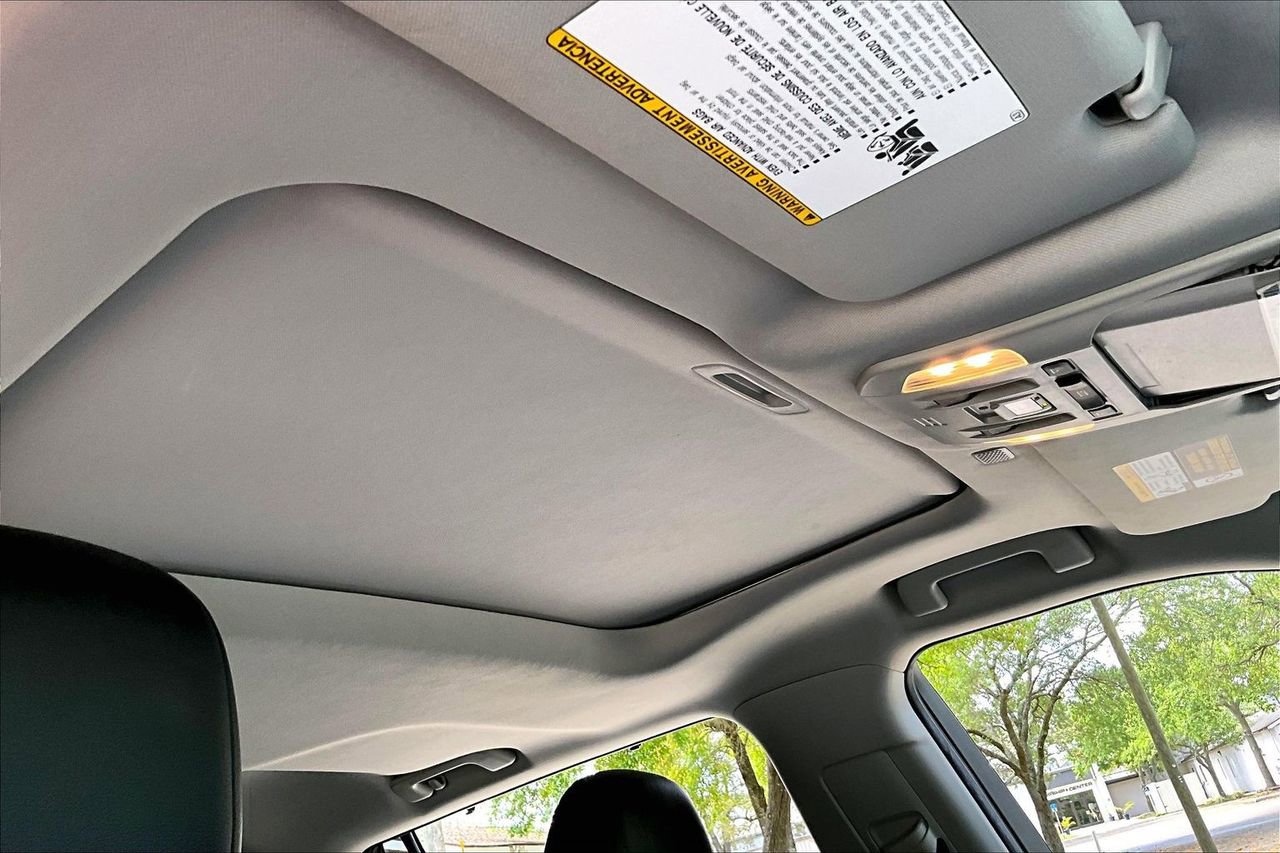 Used 2021 Toyota Highlander XLE AWD/4WD image 28