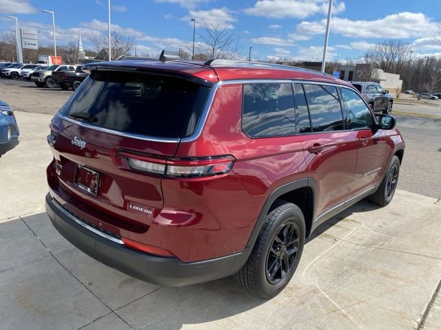 Used 2022 Jeep Grand Cherokee L Laredo w/ Luxury Tech Group I AWD/4WD image 3