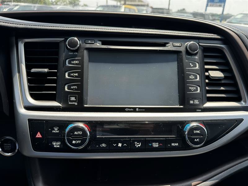 Used 2015 Toyota Highlander Limited AWD/4WD image 29
