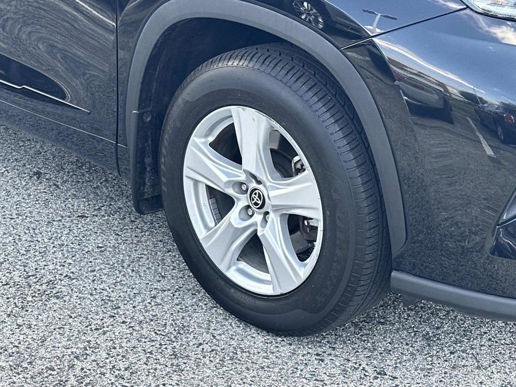 Used 2021 Toyota Highlander LE image 30