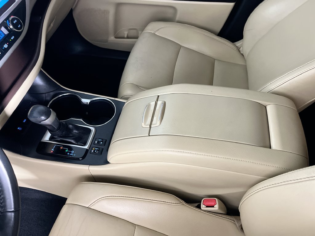 Used 2019 Toyota Highlander XLE FWD image 22