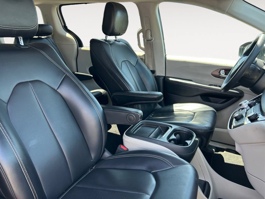 Used 2020 Chrysler Voyager Lxi FWD image 15