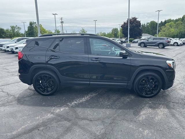 Used 2020 GMC Terrain SLE w/ Driver Convenience Package AWD/4WD image 3