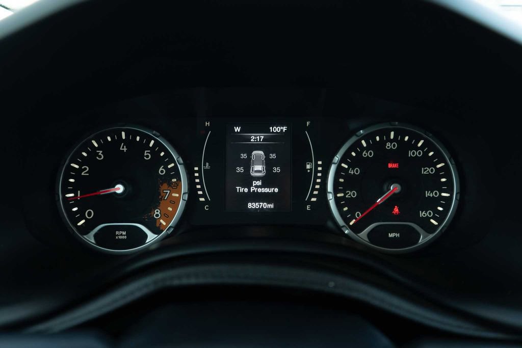 Used 2015 Jeep Renegade Latitude FWD image 23