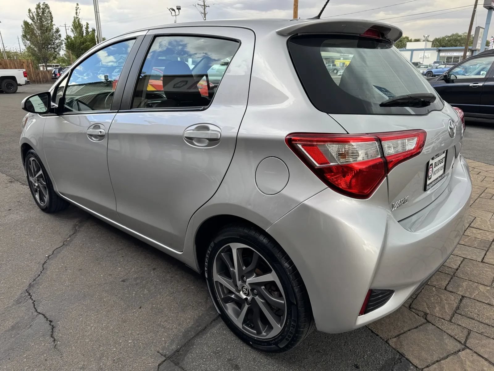 Used 2018 Toyota Yaris SE w/ Carpet Mat Package FWD image 4