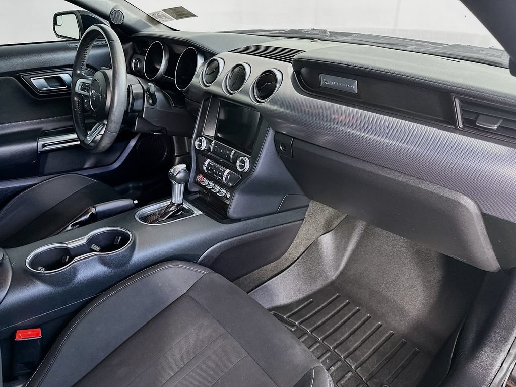Used 2018 Ford Mustang Coupe w/ Equipment Group 101A RWD image 30