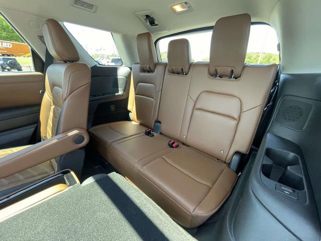 Used 2024 Nissan Pathfinder Platinum FWD image 10