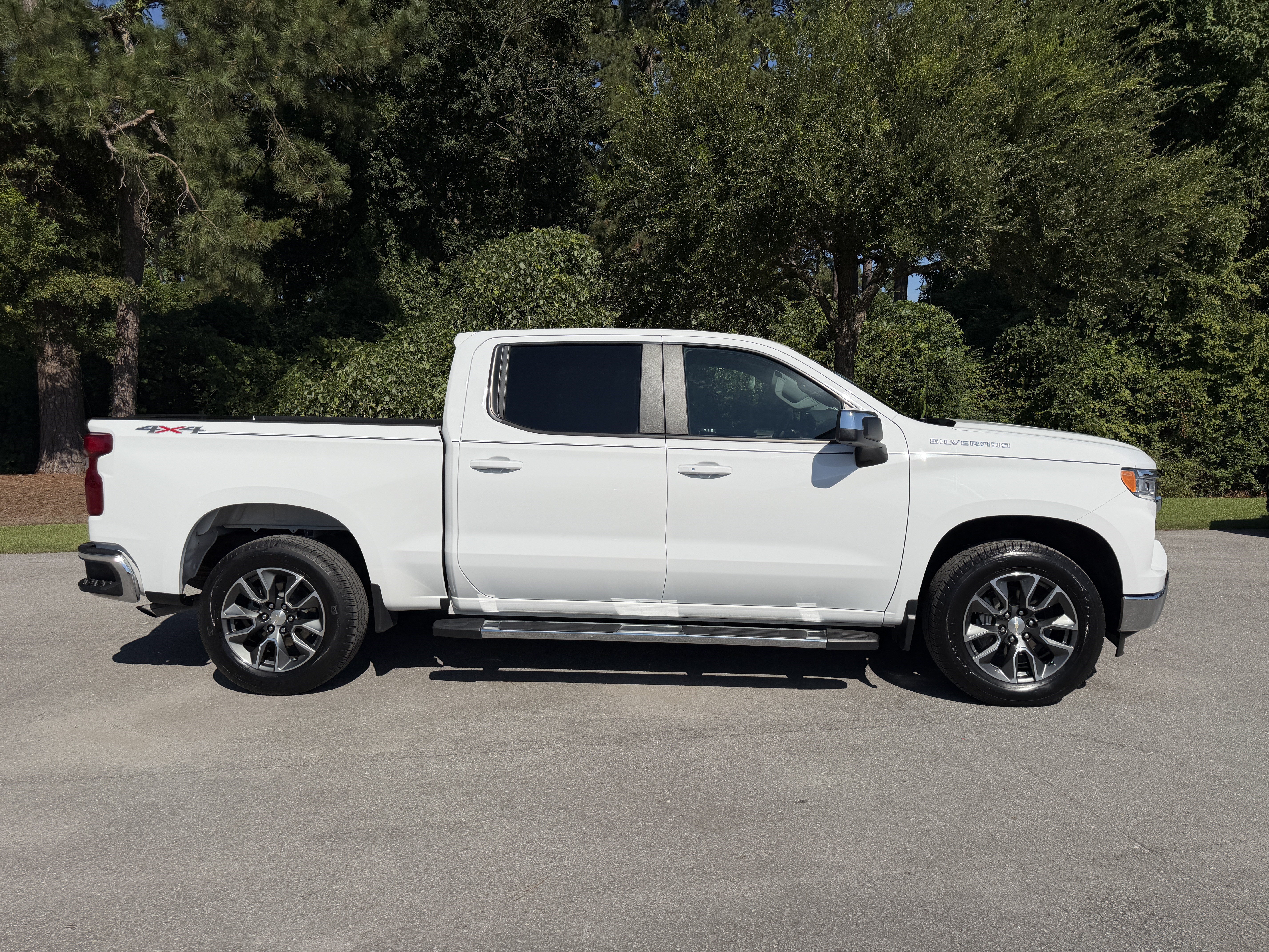 Used 2023 Chevrolet Silverado 1500 LT AWD/4WD image 35