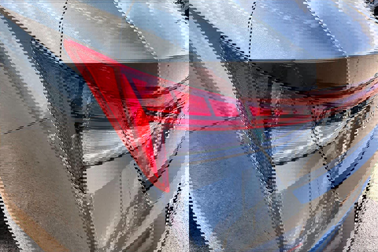 Used 2025 Hyundai Elantra Limited image 27