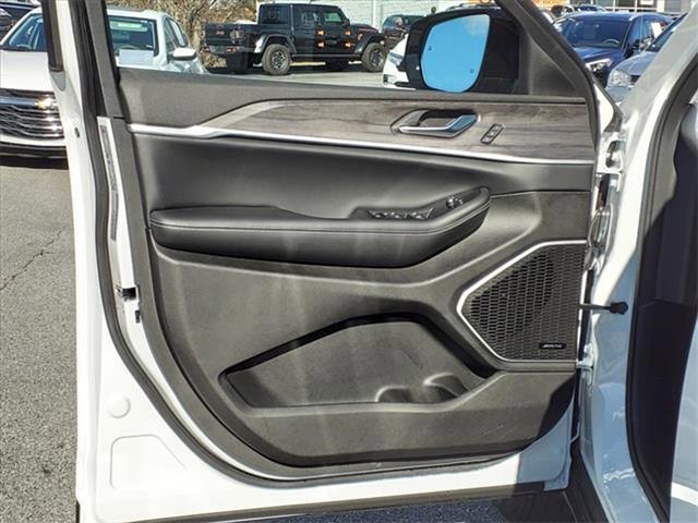 New 2022 Jeep Grand Cherokee Limited 4xe w/ Luxury Tech Group II image 12