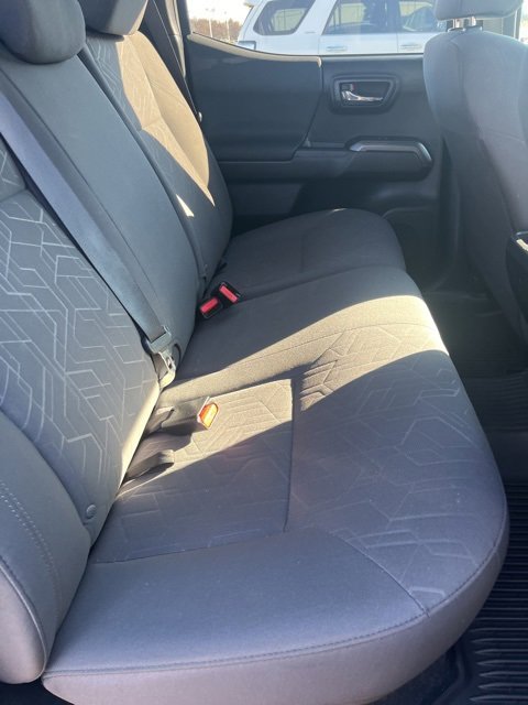 Used 2018 Toyota Tacoma TRD Sport w/ Technology Package image 10