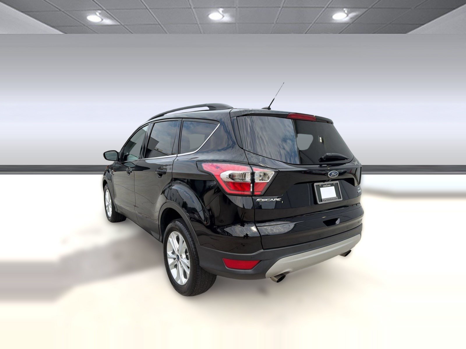Used 2017 Ford Escape SE w/ Equipment Group 201A FWD image 3