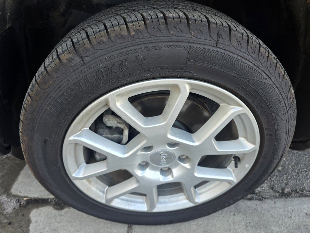 Used 2020 Jeep Renegade Latitude w/ Cold Weather Group image 23