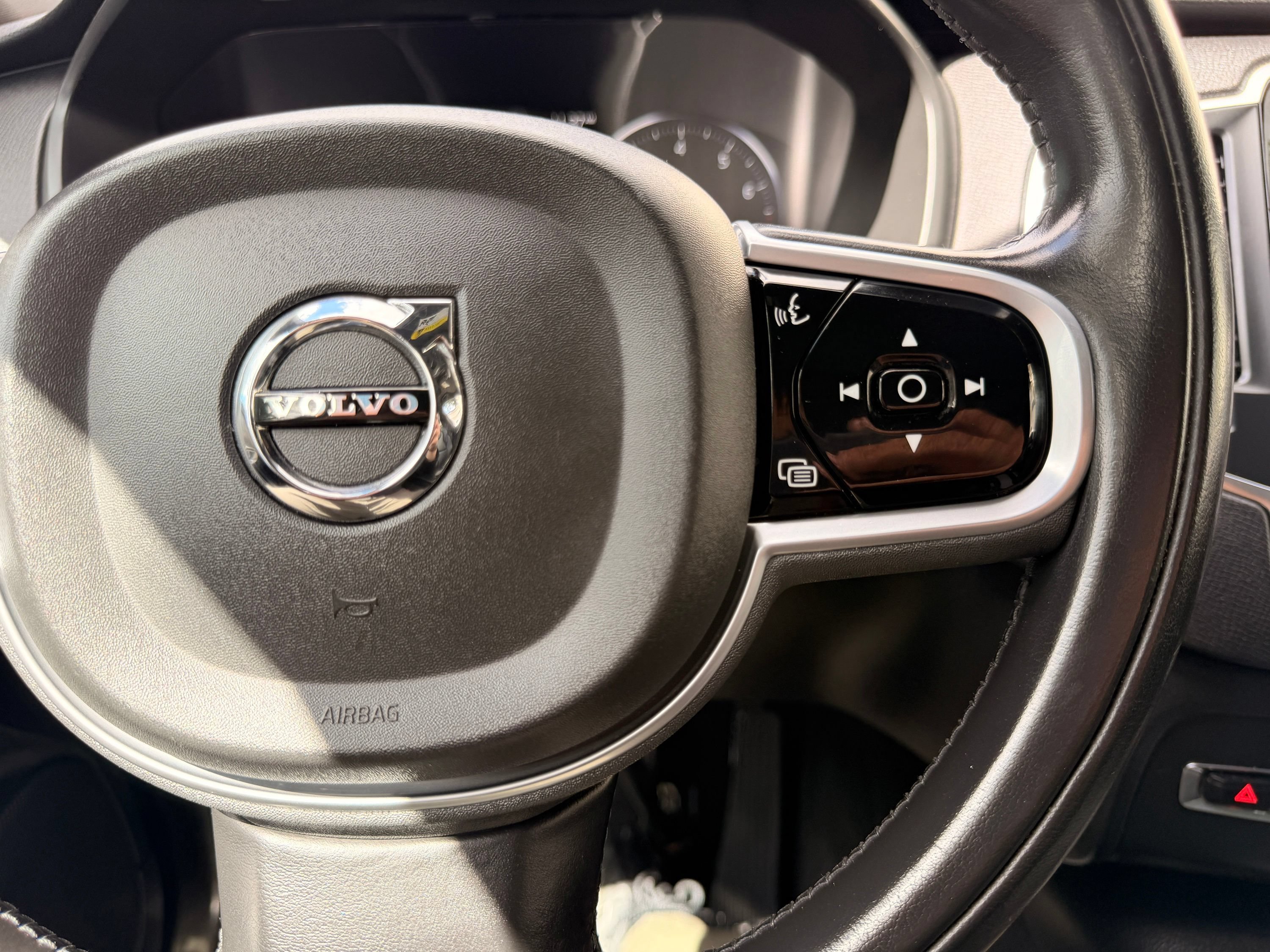 Used 2022 Volvo XC90 T5 Momentum w/ Climate Package AWD/4WD image 36