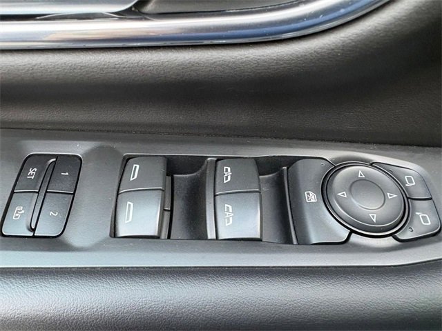 Used 2021 GMC Yukon XL SLT image 13