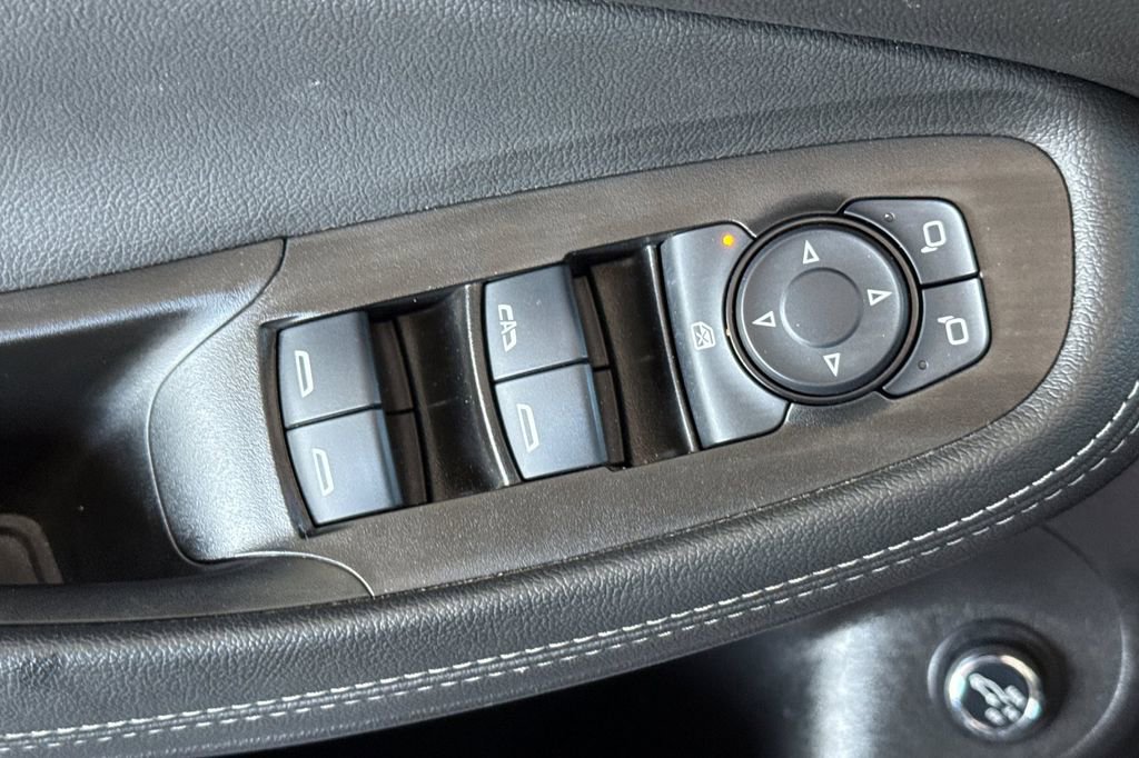 Used 2023 Buick Encore GX Select w/ Sport Touring Package FWD image 18