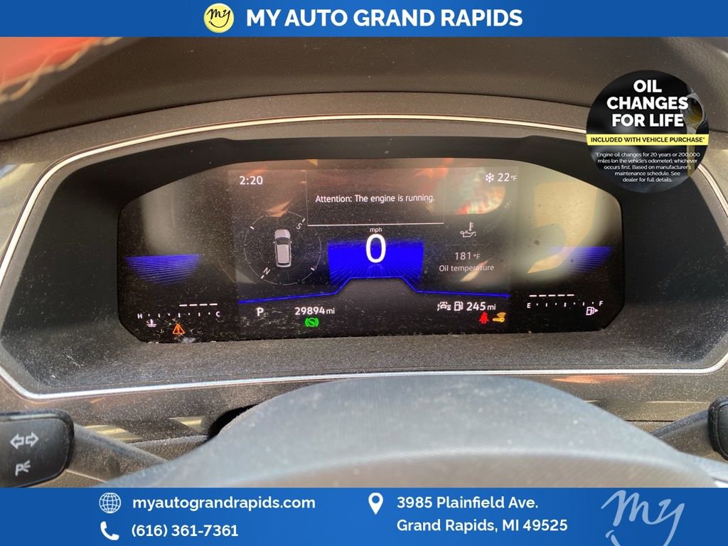 Used 2023 Volkswagen Tiguan SE w/ Panoramic Sunroof Package image 9