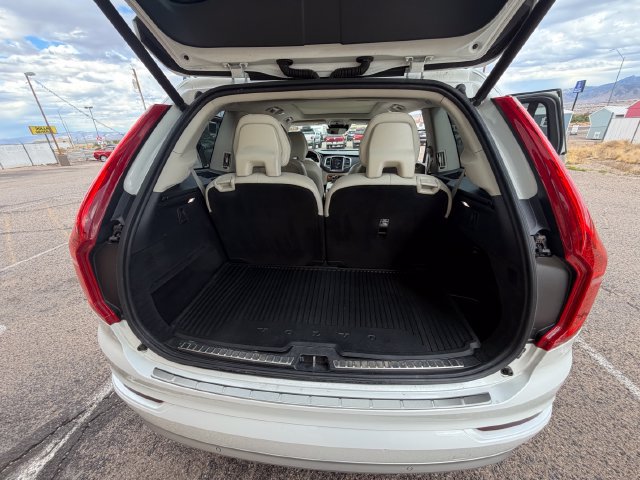 Used 2022 Volvo XC90 T6 Momentum w/ Climate Package AWD/4WD image 9