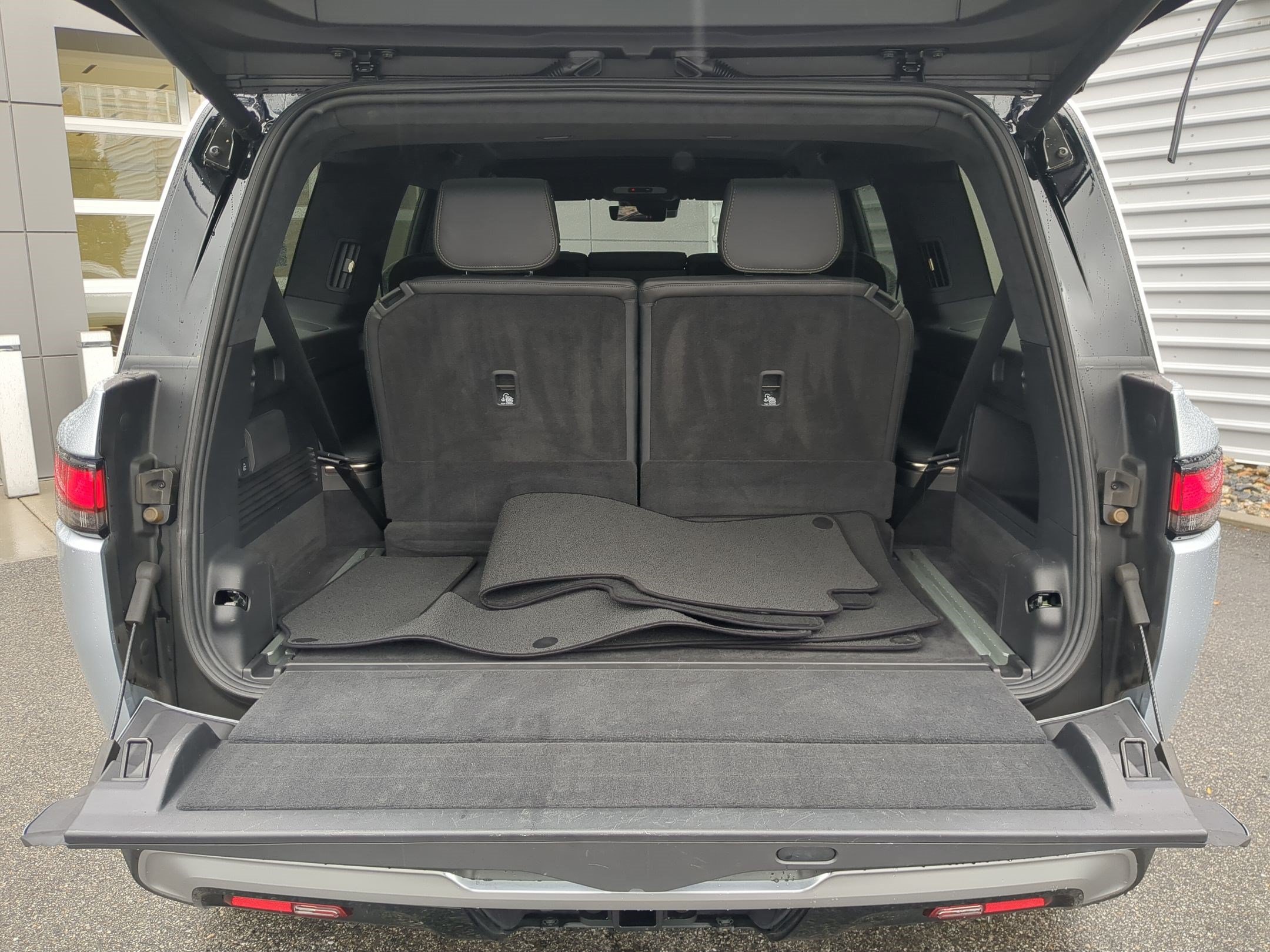Used 2025 Rivian R1S Adventure Dual AWD/4WD image 31