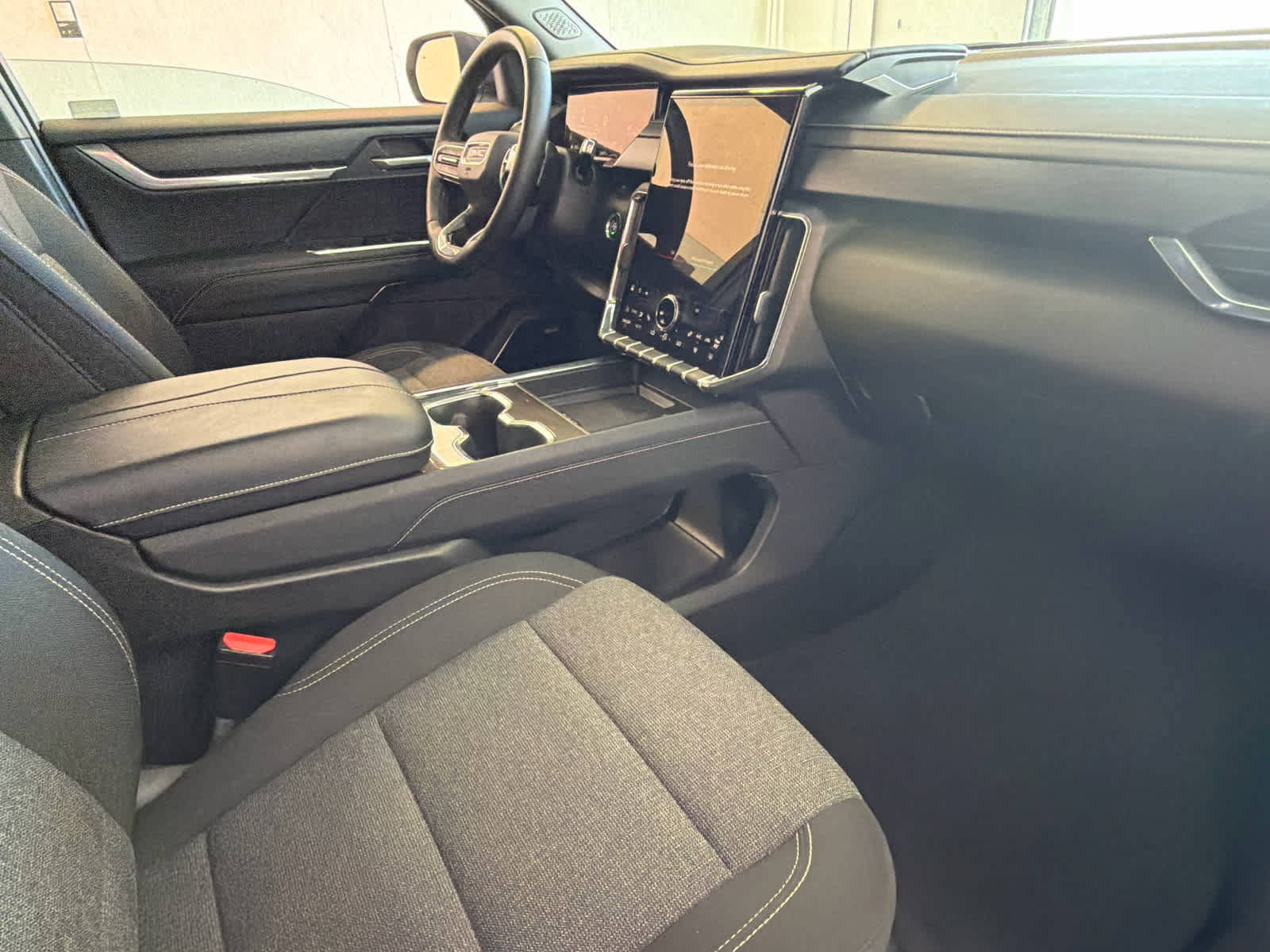 Used 2025 GMC Acadia Elevation FWD image 32