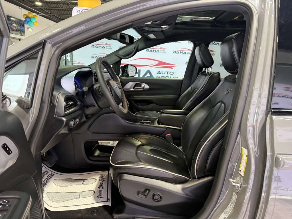 Used 2025 Chrysler Pacifica Limited FWD image 25