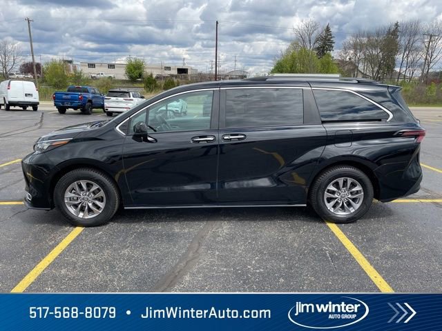 Used 2024 Toyota Sienna XLE FWD image 11