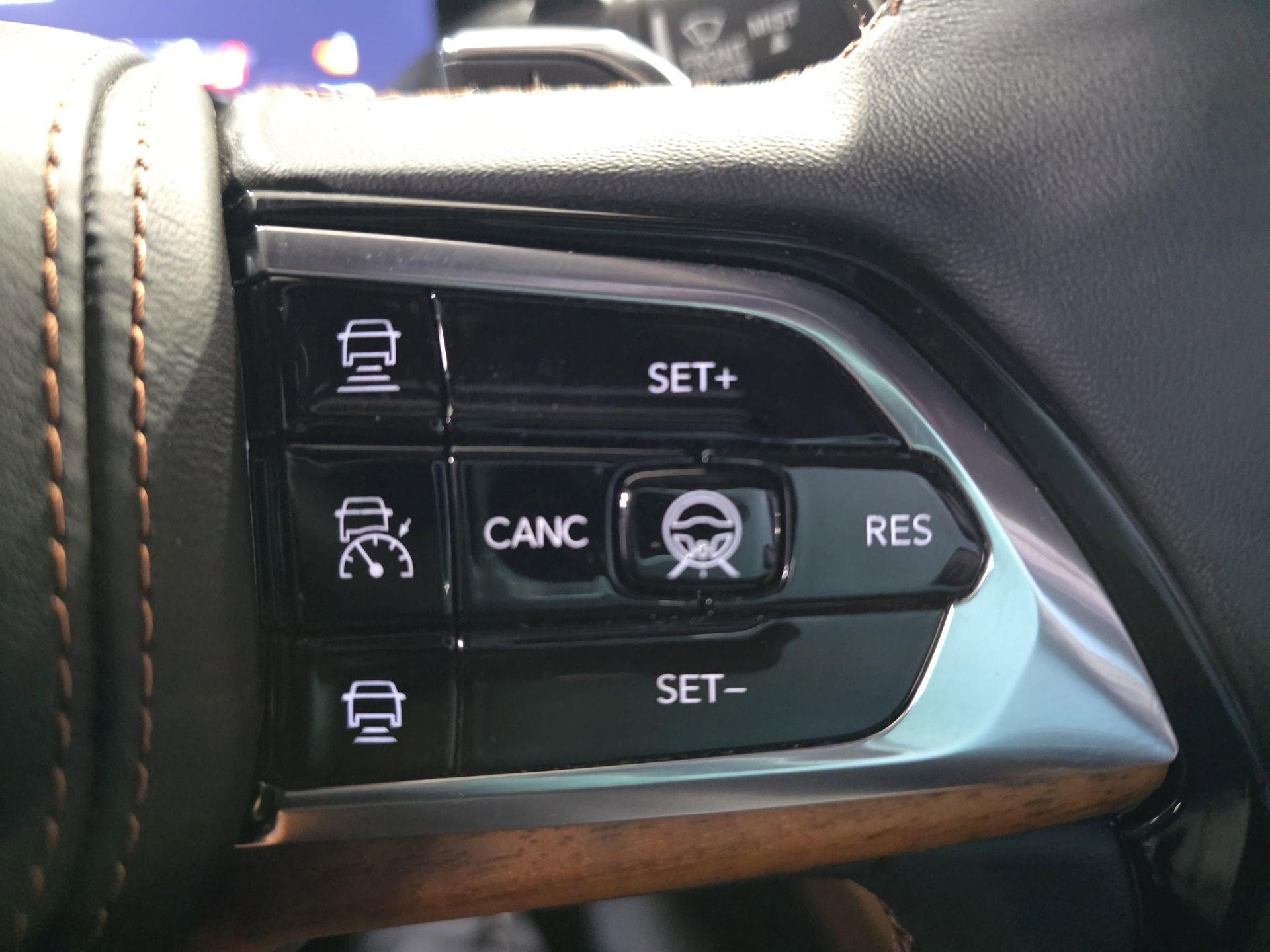 Used 2023 Jeep Grand Cherokee L Summit image 18