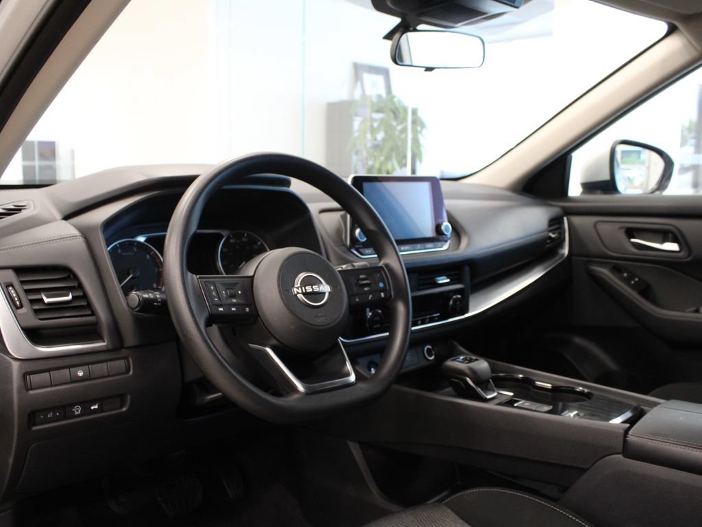 Used 2024 Nissan Rogue SV FWD image 14