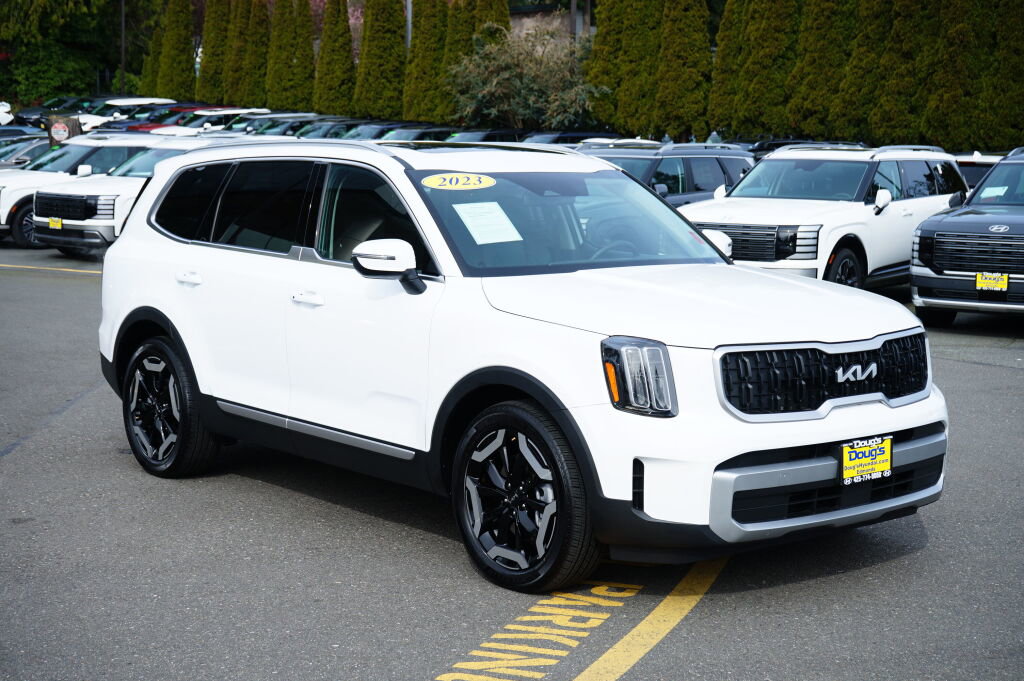 Used 2023 Kia Telluride EX image 3