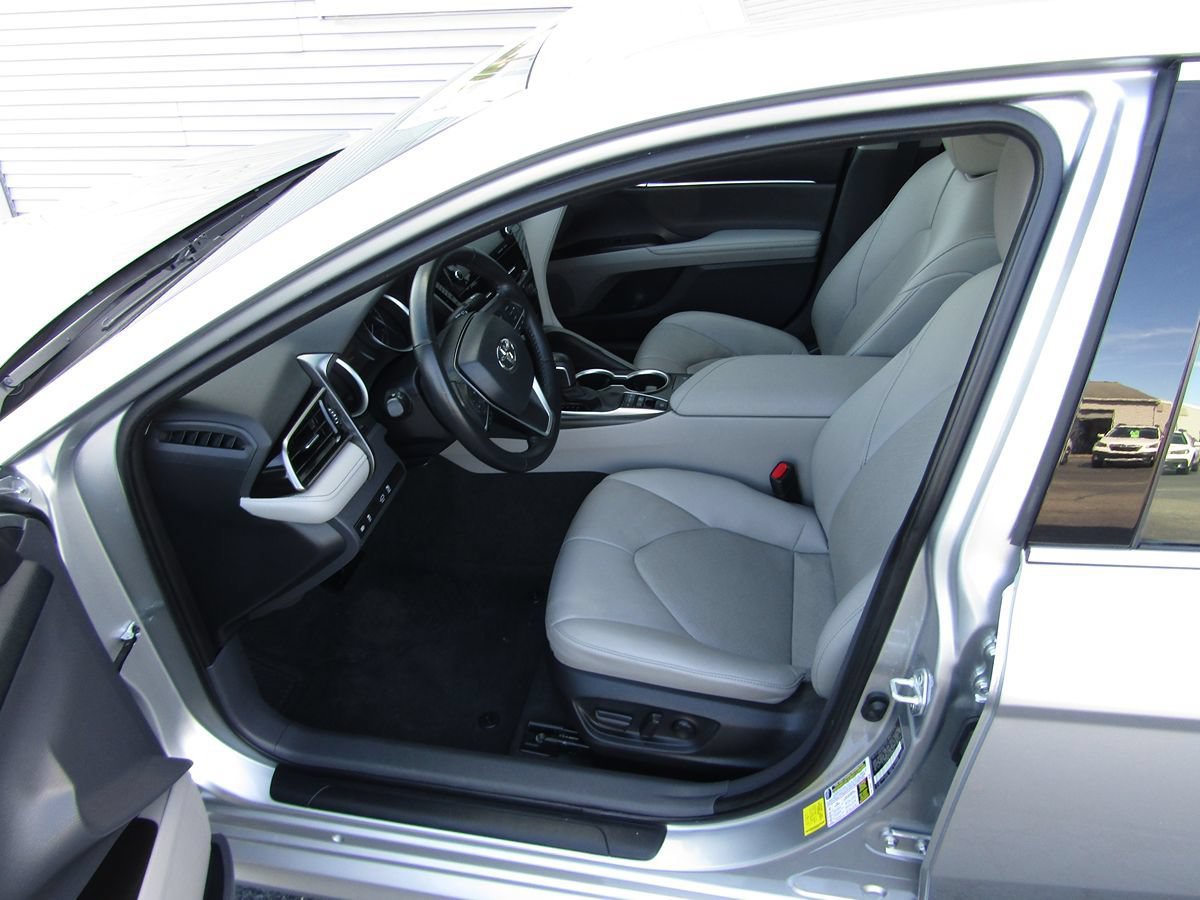 Used 2023 Toyota Camry XLE FWD image 4