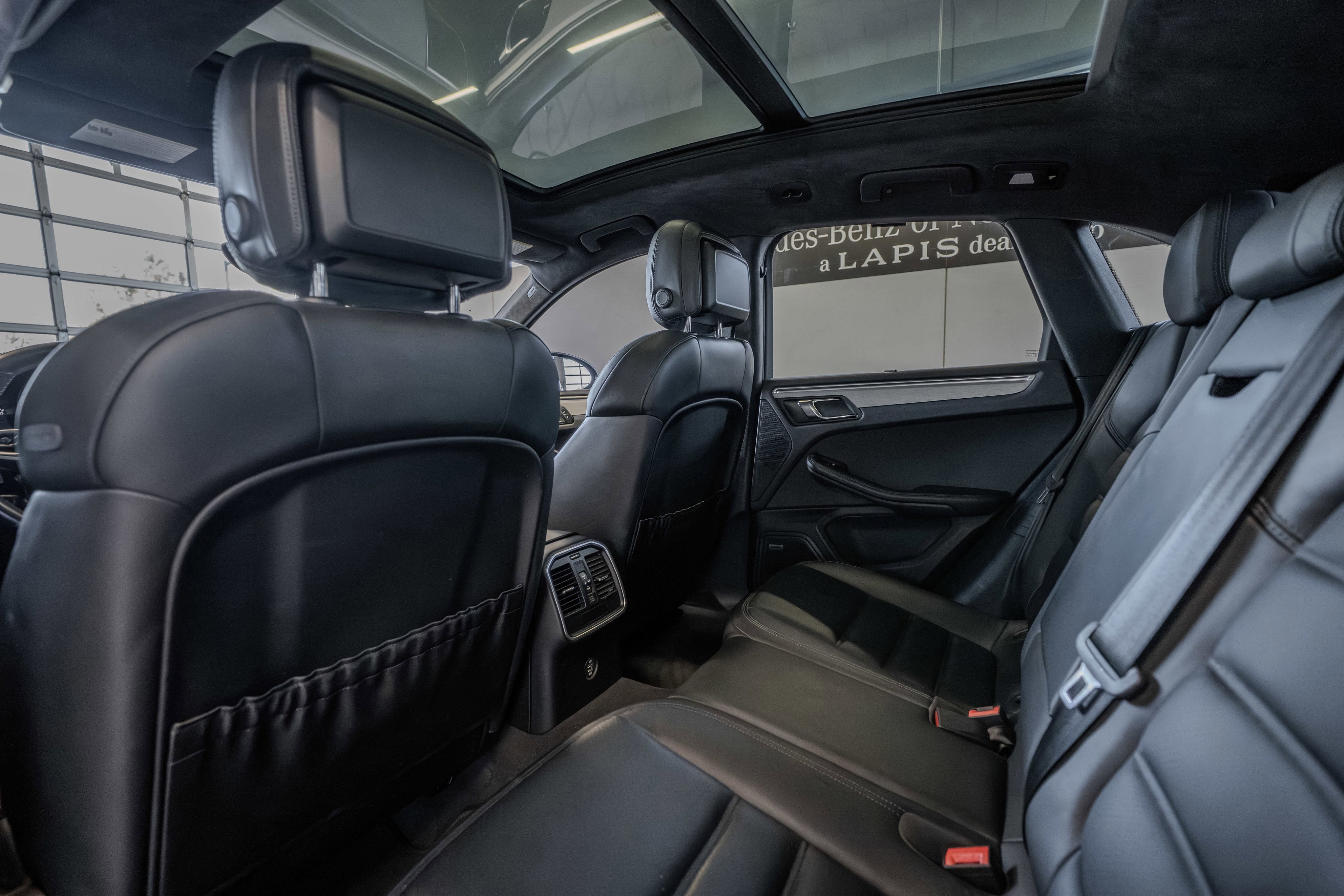 Used 2018 Porsche Macan Turbo w/ Premium Package Plus image 24