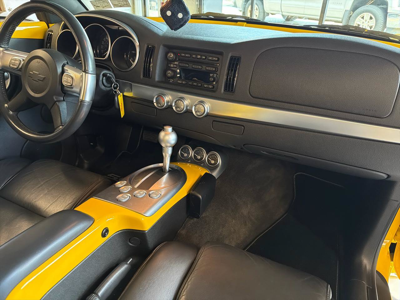 Used 2005 Chevrolet SSR w/ Preferred Equipment Group RWD image 29