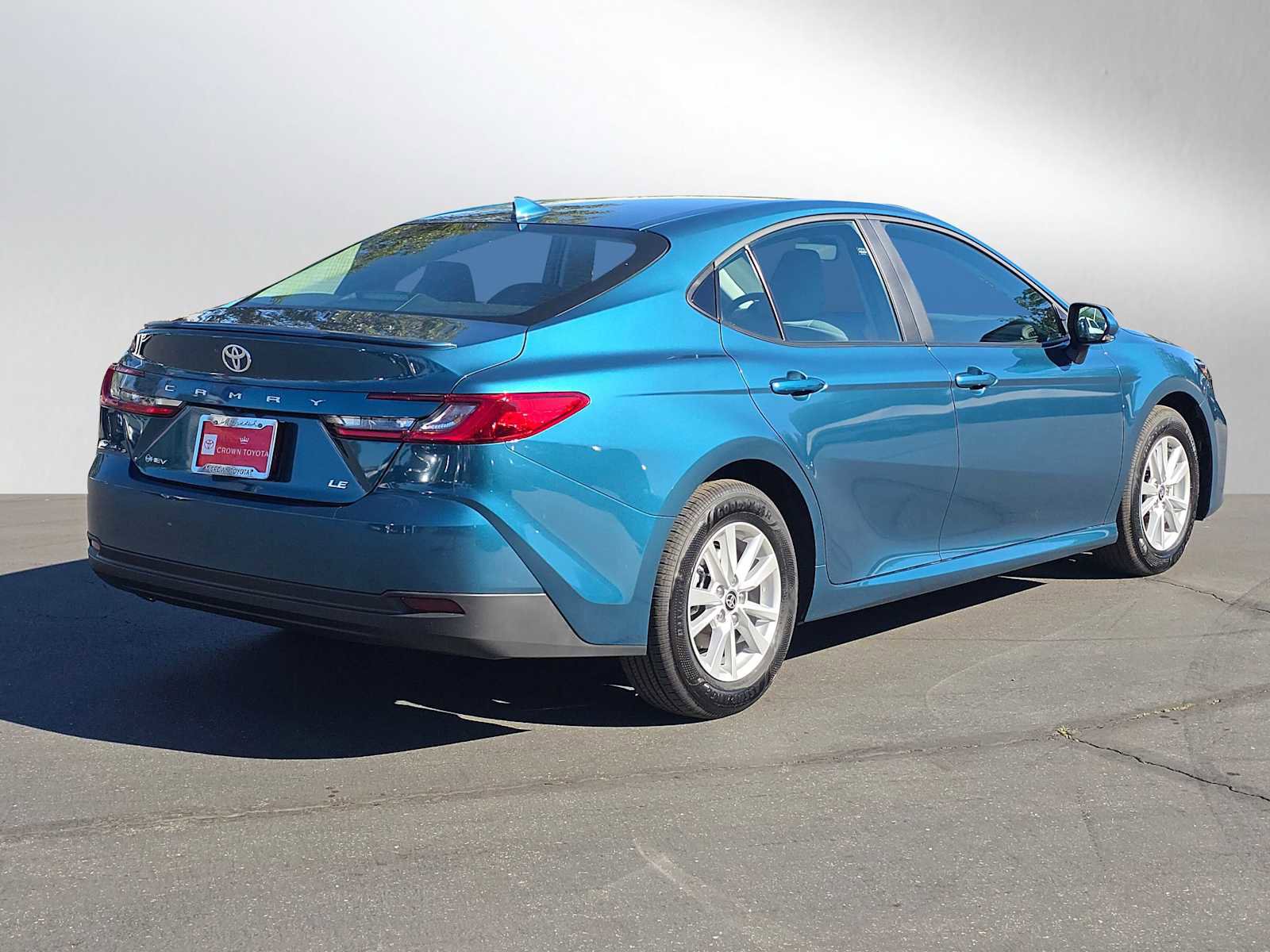 Used 2025 Toyota Camry LE image 3