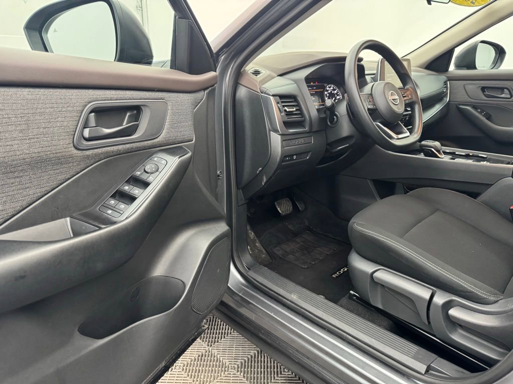 Used 2023 Nissan Rogue S FWD image 14