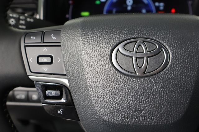 Used 2025 Toyota Camry SE w/ Convenience Package FWD image 8