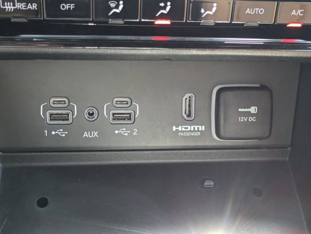 Used 2023 Jeep Grand Cherokee Summit w/ Advanced Protech Group IV AWD/4WD image 29