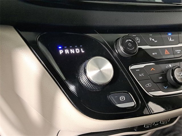 Used 2023 Chrysler Pacifica Touring-L image 29