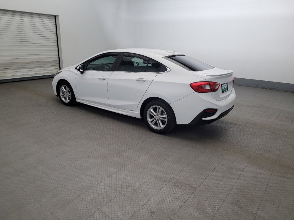 Used 2018 Chevrolet Cruze LT w/ Convenience Package FWD image 3